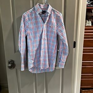 Vineyard vines button up shirt